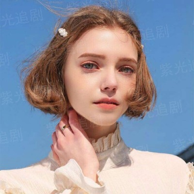 粉红的窗帘